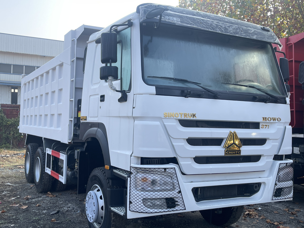 SINOTRUCK HOWO  - Camion benne: photos 1 SINOTRUCK HOWO  - Camion benne: photos 1