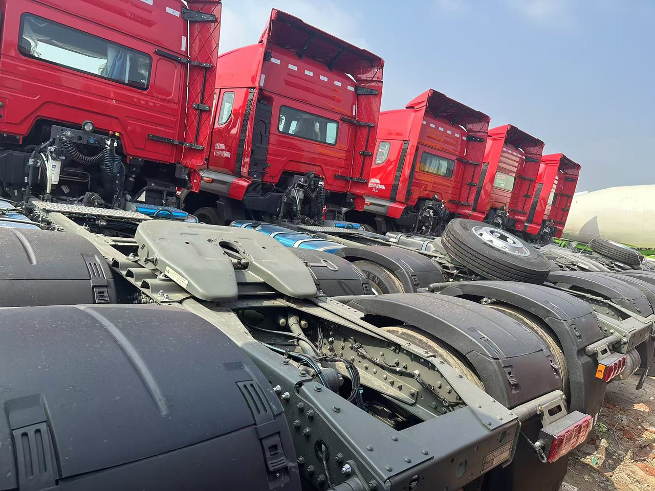 重汽豪瀚 - Tracteur routier: photos 3 重汽豪瀚 - Tracteur routier: photos 3