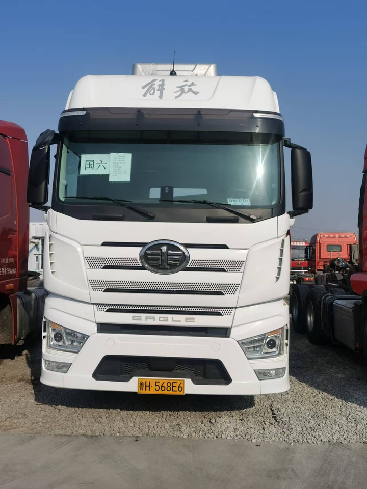 FAW J7 - Tracteur routier: photos 1 FAW J7 - Tracteur routier: photos 1