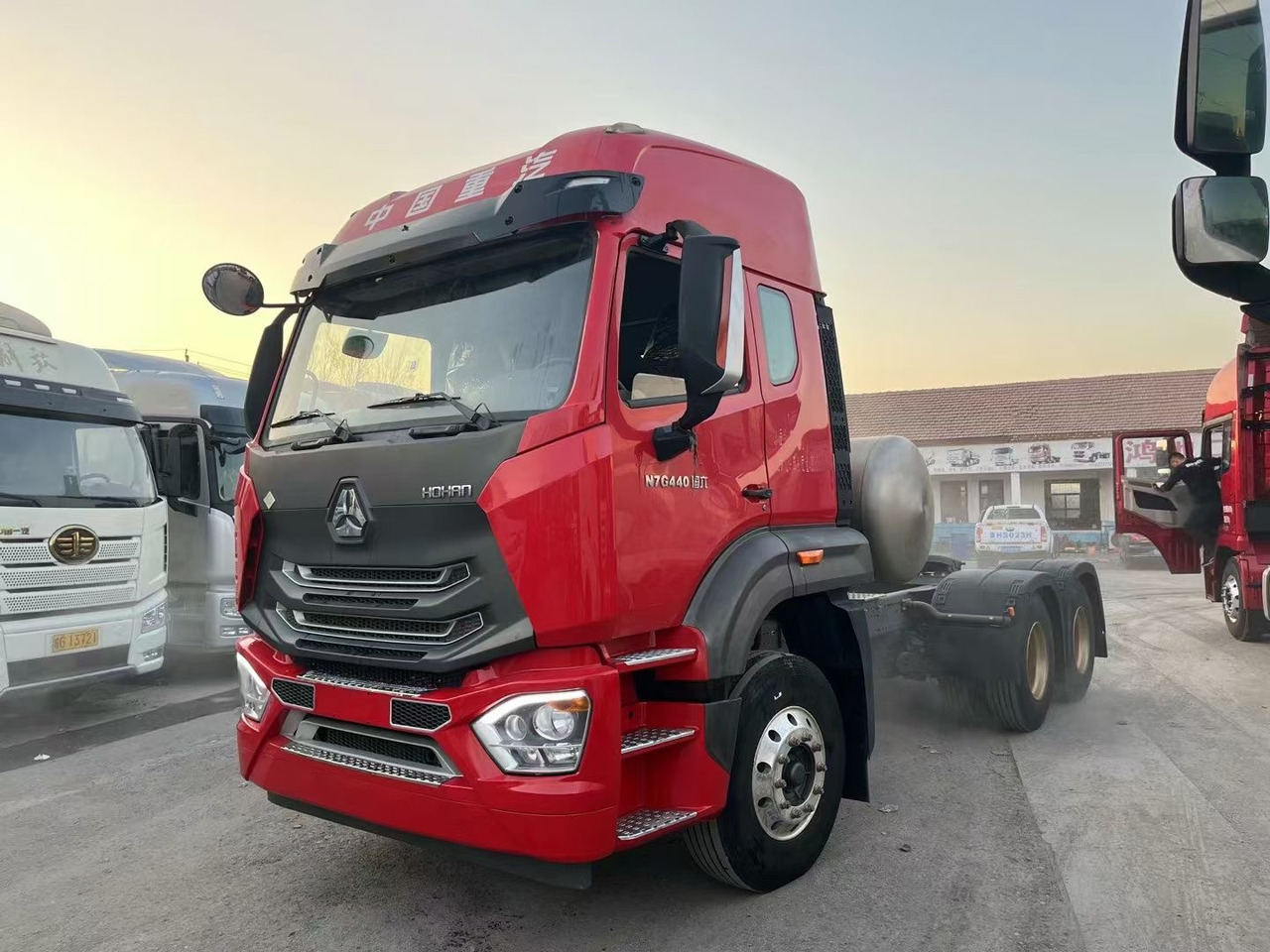 HOHAN LNG - Tracteur routier: photos 1 HOHAN LNG - Tracteur routier: photos 1