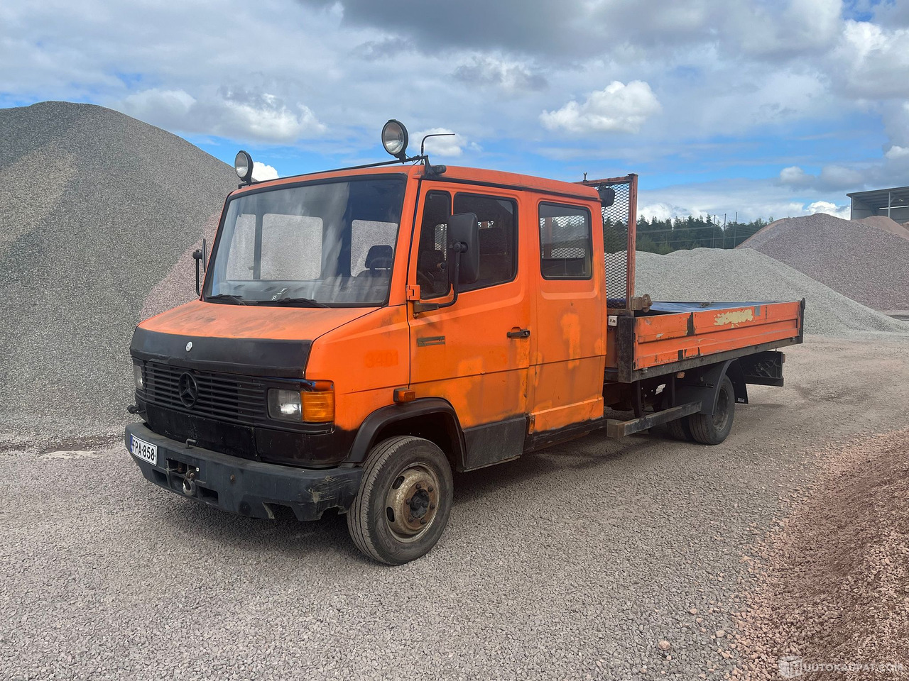 Mercedes-Benz 609 D/425, Juuri leimattu, Tuusula - Camion: photos 1 Mercedes-Benz 609 D/425, Juuri leimattu, Tuusula - Camion: photos 1