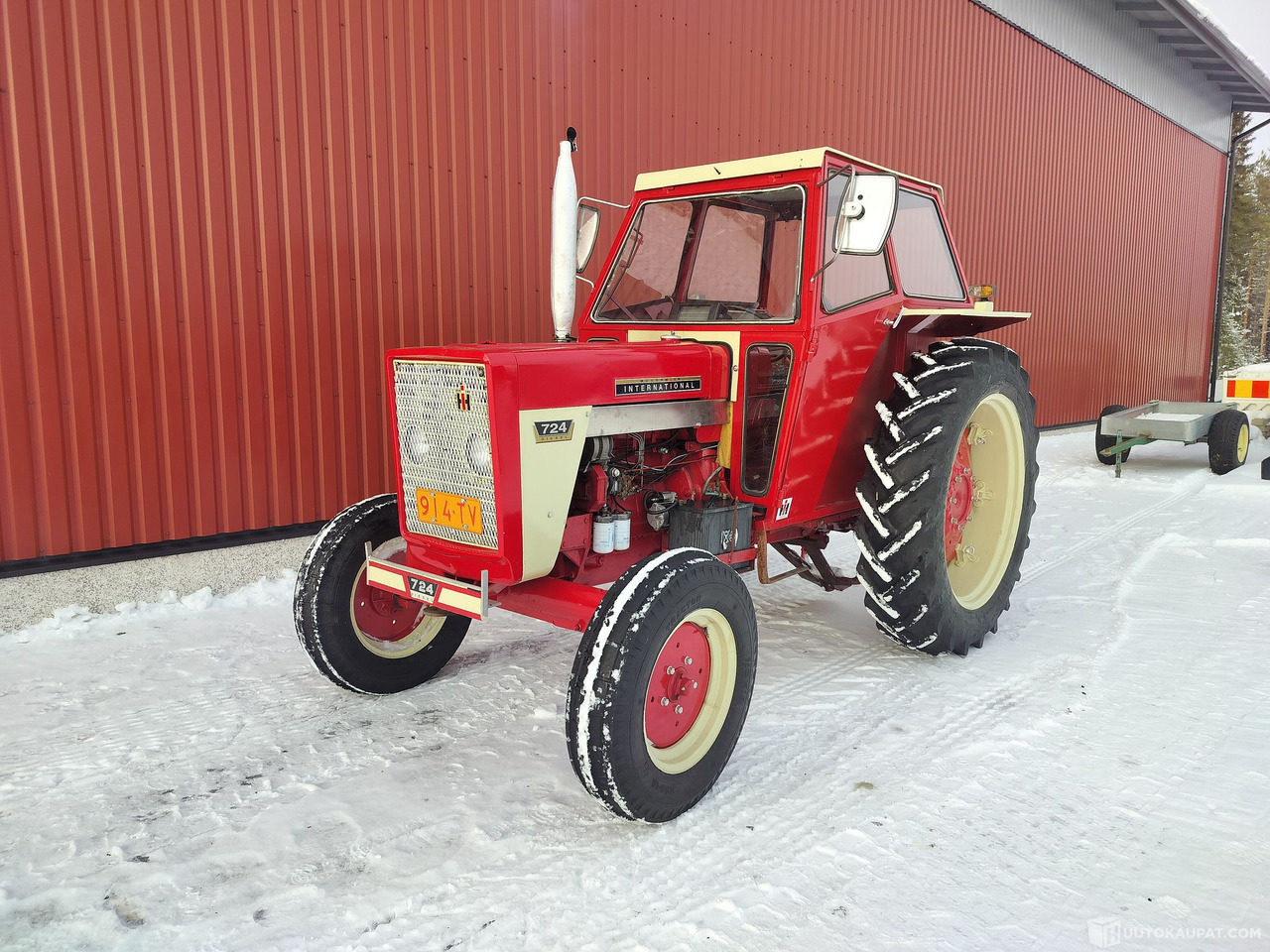 International 724, Oulu - Tracteur agricole: photos 1 International 724, Oulu - Tracteur agricole: photos 1