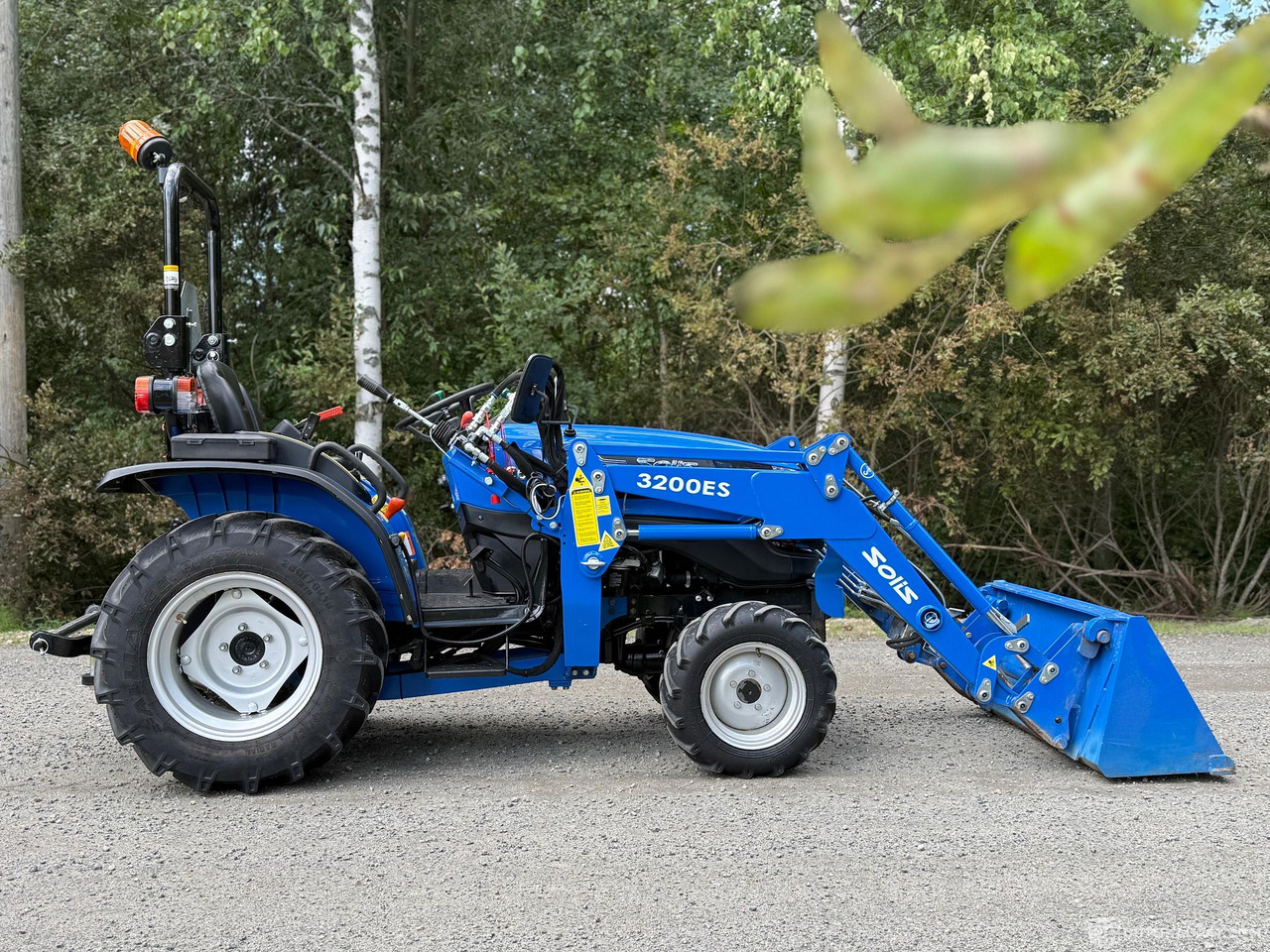 Solis 26 6+2, 2022 Suomen suosituin pientraktori etukuormaajalla!, Jyväskylä - Machine agricole: photos 4 Solis 26 6+2, 2022 Suomen suosituin pientraktori etukuormaajalla!, Jyväskylä - Machine agricole: photos 4