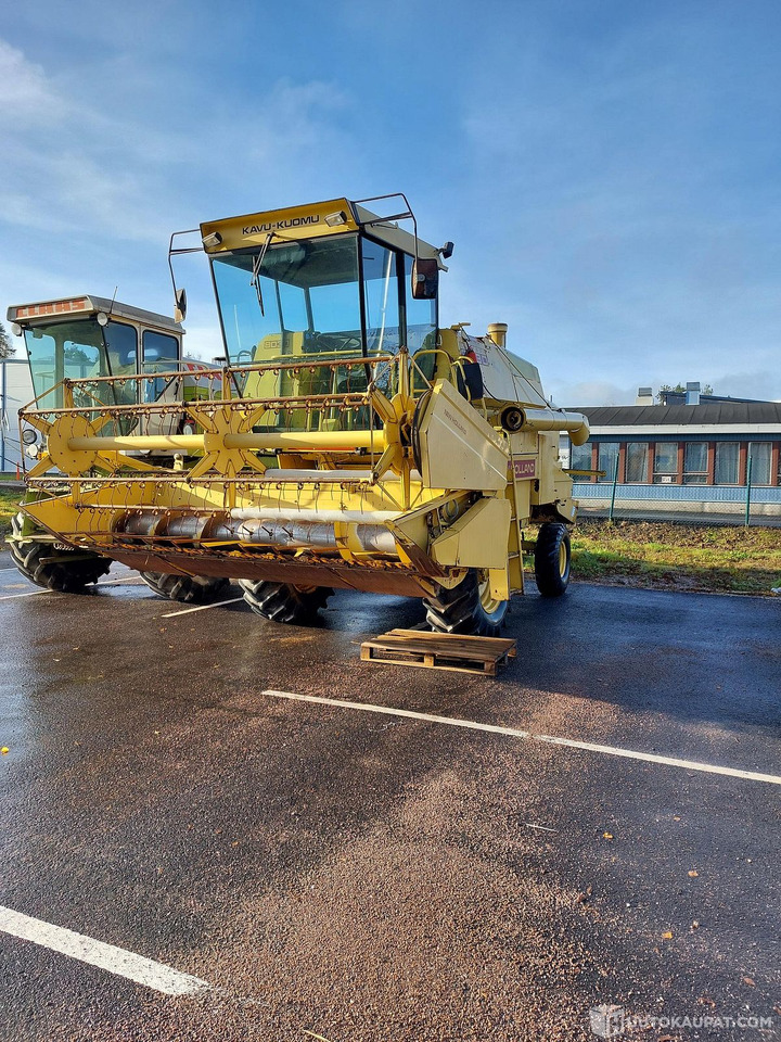 New Holland 8030, 1981 1910h, MTK25, Porvoo - Moissonneuse-batteuse: photos 2 New Holland 8030, 1981 1910h, MTK25, Porvoo - Moissonneuse-batteuse: photos 2