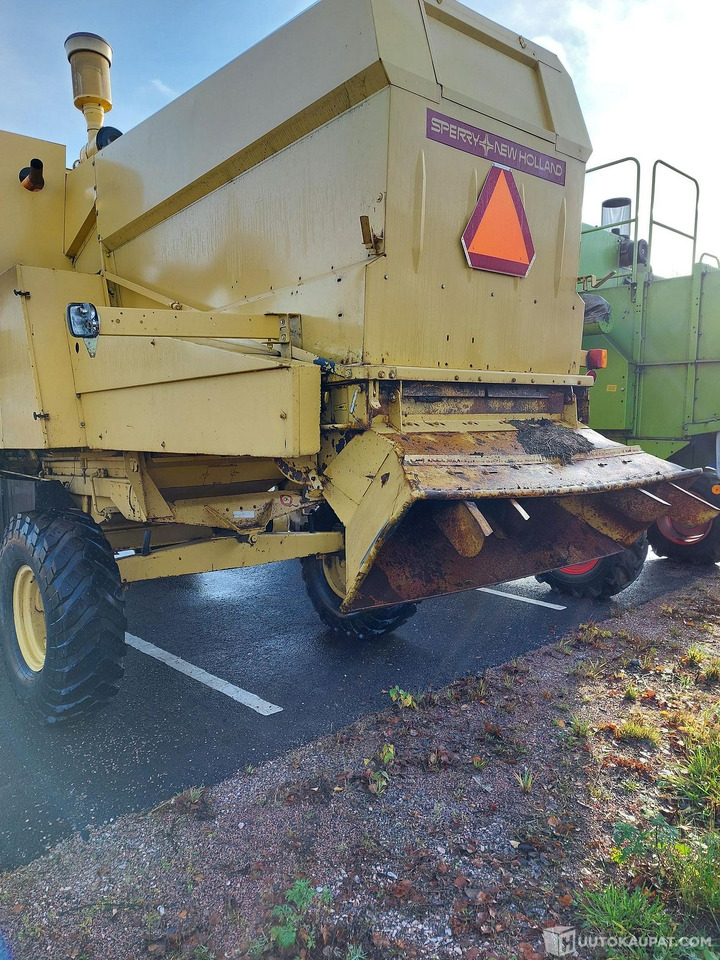 New Holland 8030, 1981 1910h, MTK25, Porvoo - Moissonneuse-batteuse: photos 4 New Holland 8030, 1981 1910h, MTK25, Porvoo - Moissonneuse-batteuse: photos 4