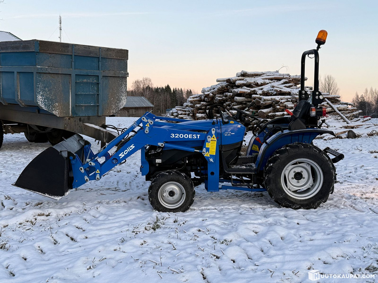 Solis 22 etukuormaajalla 2022 MTK25, Hämeenlinna - Micro tracteur: photos 4 Solis 22 etukuormaajalla 2022 MTK25, Hämeenlinna - Micro tracteur: photos 4