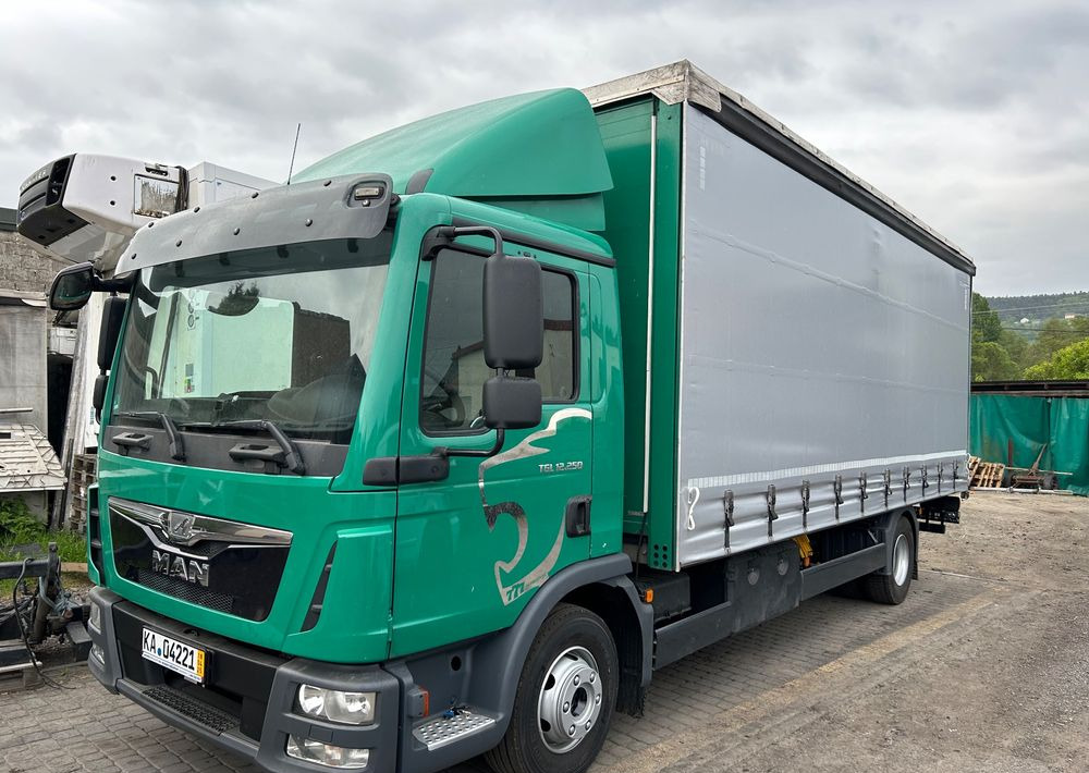 MAN TGL 12.250 6.2m AUTOMAT KLIMA z Niemiec ESP nowe opony EURO 6 / 4.75 rozstaw / zawiesie na wózek widłowy / TOP STAN / okazja nauka jazdy MOŻLIWOŚĆ DOSTOSOWANIA 12t - Camion à rideaux coulissants: photos 3 MAN TGL 12.250 6.2m AUTOMAT KLIMA z Niemiec ESP nowe opony EURO 6 / 4.75 rozstaw / zawiesie na wózek widłowy / TOP STAN / okazja nauka jazdy MOŻLIWOŚĆ DOSTOSOWANIA 12t - Camion à rideaux coulissants: photos 3