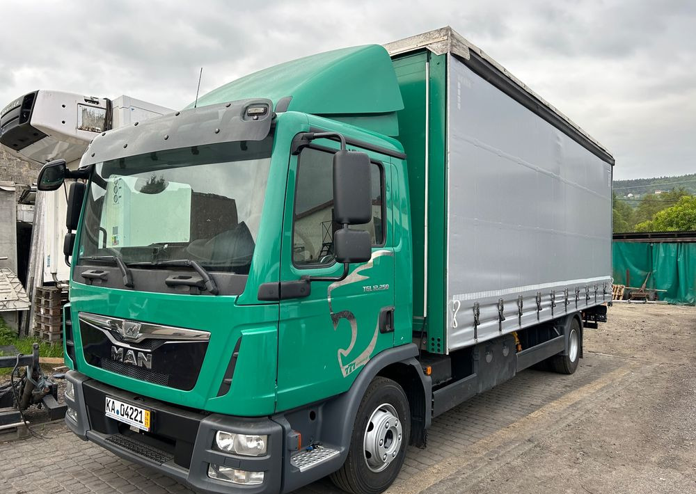 MAN TGL 12.250 6.2m AUTOMAT KLIMA z Niemiec ESP nowe opony EURO 6 / 4.75 rozstaw / zawiesie na wózek widłowy / TOP STAN / okazja nauka jazdy MOŻLIWOŚĆ DOSTOSOWANIA 12t - Camion à rideaux coulissants: photos 1 MAN TGL 12.250 6.2m AUTOMAT KLIMA z Niemiec ESP nowe opony EURO 6 / 4.75 rozstaw / zawiesie na wózek widłowy / TOP STAN / okazja nauka jazdy MOŻLIWOŚĆ DOSTOSOWANIA 12t - Camion à rideaux coulissants: photos 1