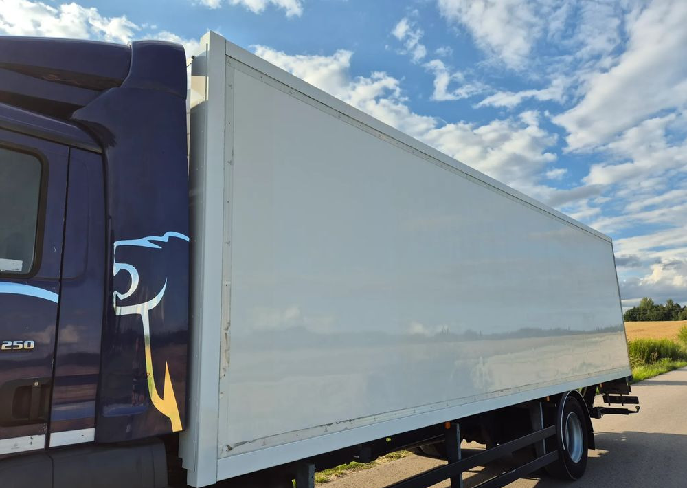 MAN TGM 18.250 Carrier 1950 D/E z Holandii / TOP STAN / 7.5m / 18 palet / winda + drzwi boczne / OKAZJA - Camion frigorifique: photos 3 MAN TGM 18.250 Carrier 1950 D/E z Holandii / TOP STAN / 7.5m / 18 palet / winda + drzwi boczne / OKAZJA - Camion frigorifique: photos 3