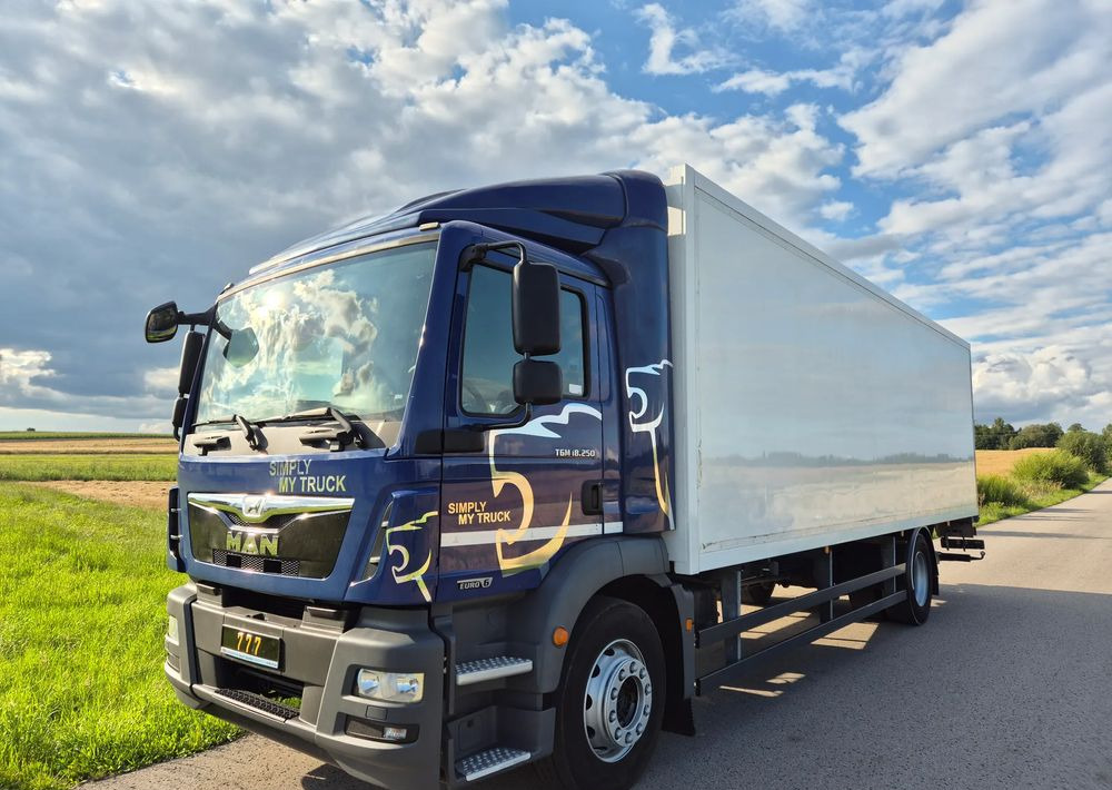 MAN TGM 18.250 Carrier 1950 D/E z Holandii / TOP STAN / 7.5m / 18 palet / winda + drzwi boczne / OKAZJA - Camion frigorifique: photos 2 MAN TGM 18.250 Carrier 1950 D/E z Holandii / TOP STAN / 7.5m / 18 palet / winda + drzwi boczne / OKAZJA - Camion frigorifique: photos 2