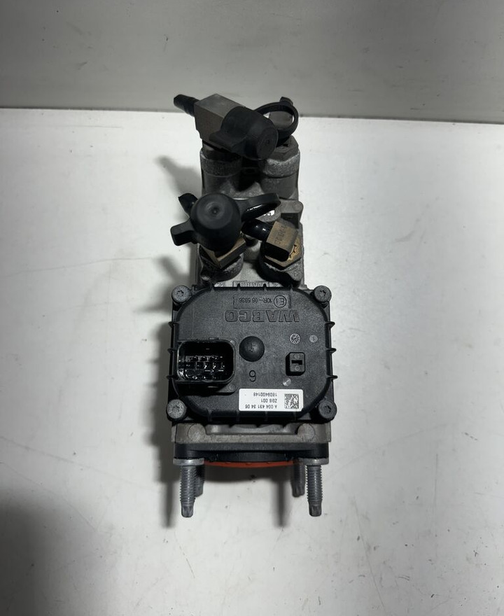 Mercedes-Benz ATEGO ANTOS AROCS A0044313406 - Valve de frein pour Camion: photos 1 Mercedes-Benz ATEGO ANTOS AROCS A0044313406 - Valve de frein pour Camion: photos 1