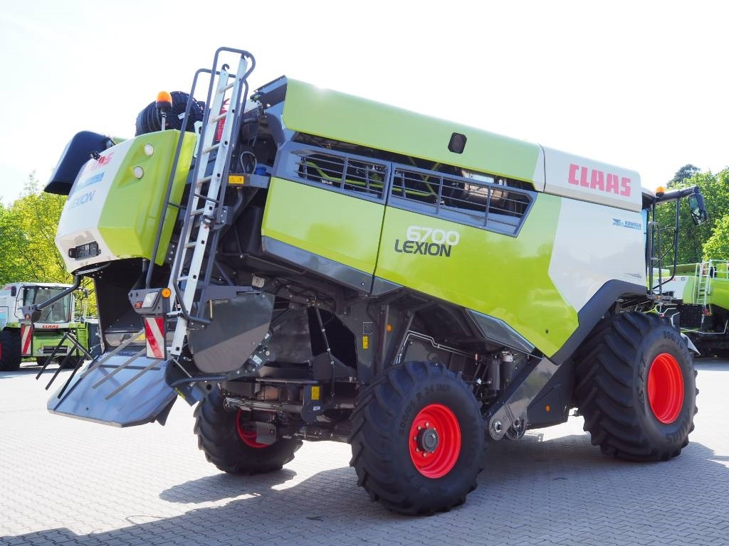 Claas Lexion 6700 + V770 - Moissonneuse-batteuse: photos 3 Claas Lexion 6700 + V770 - Moissonneuse-batteuse: photos 3