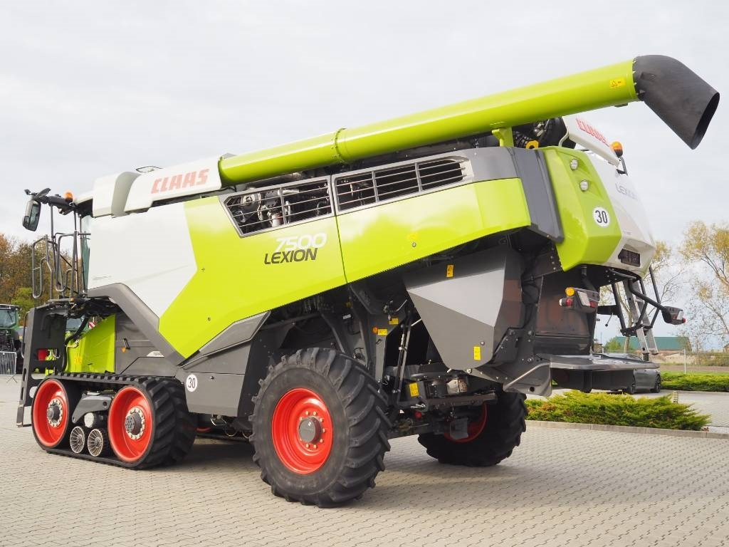 Claas Lexion 7500TT GPS + V930 - Moissonneuse-batteuse: photos 2 Claas Lexion 7500TT GPS + V930 - Moissonneuse-batteuse: photos 2
