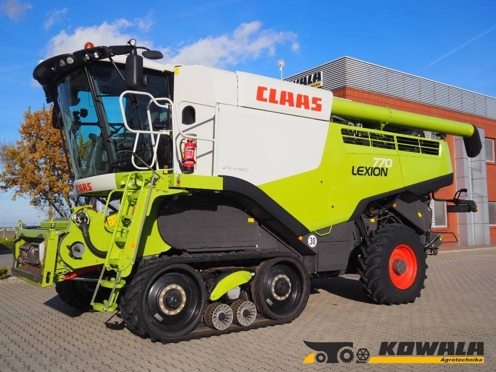 Claas Lexion 770TT 4x4 + V1200 - Moissonneuse-batteuse: photos 1 Claas Lexion 770TT 4x4 + V1200 - Moissonneuse-batteuse: photos 1