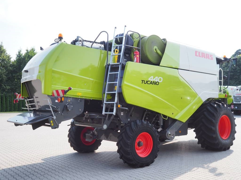 Claas Tucano 440 + V620 - Moissonneuse-batteuse: photos 3 Claas Tucano 440 + V620 - Moissonneuse-batteuse: photos 3