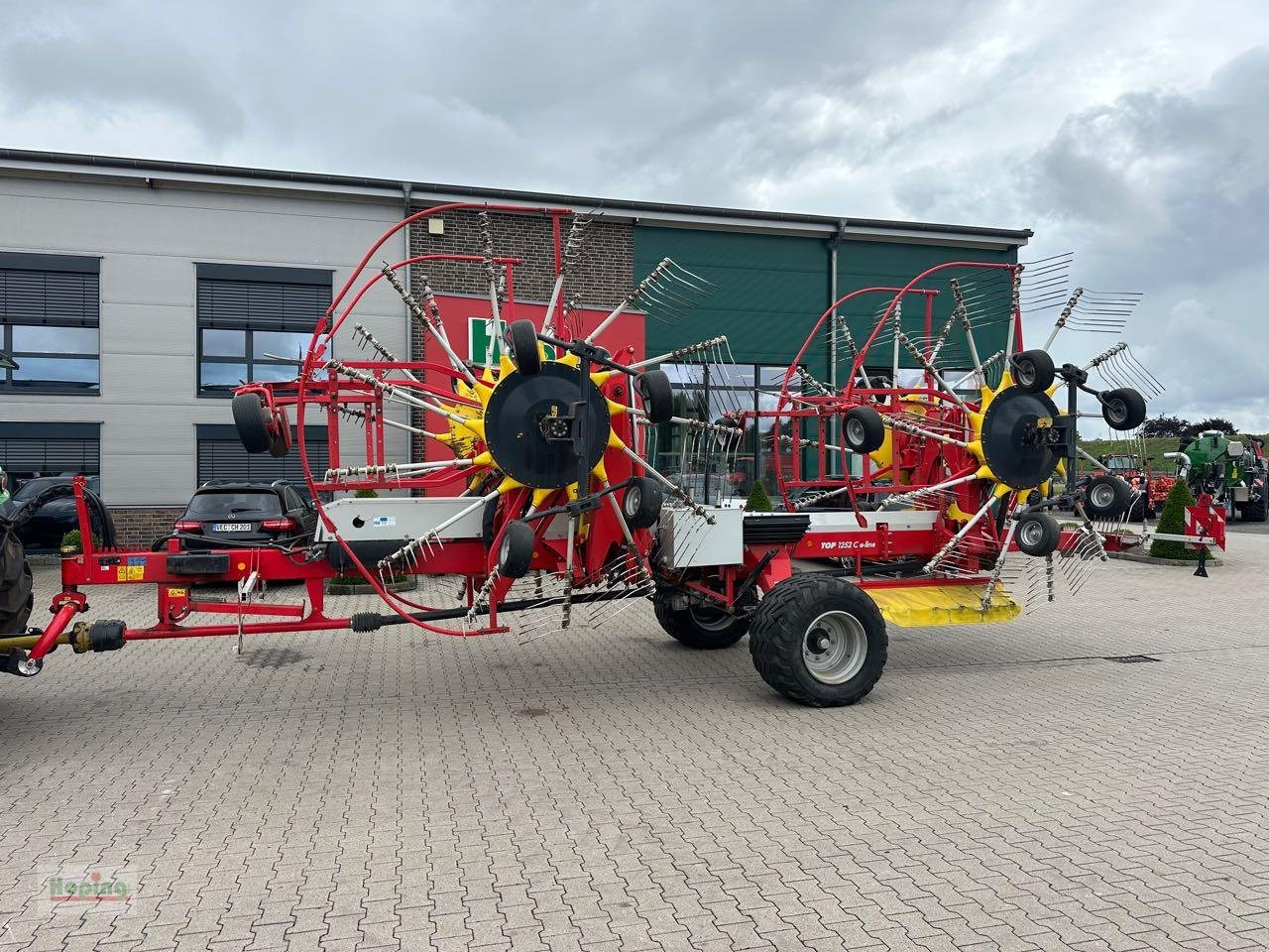 Pöttinger TOP 1252 C - Faneuse: photos 2 Pöttinger TOP 1252 C - Faneuse: photos 2