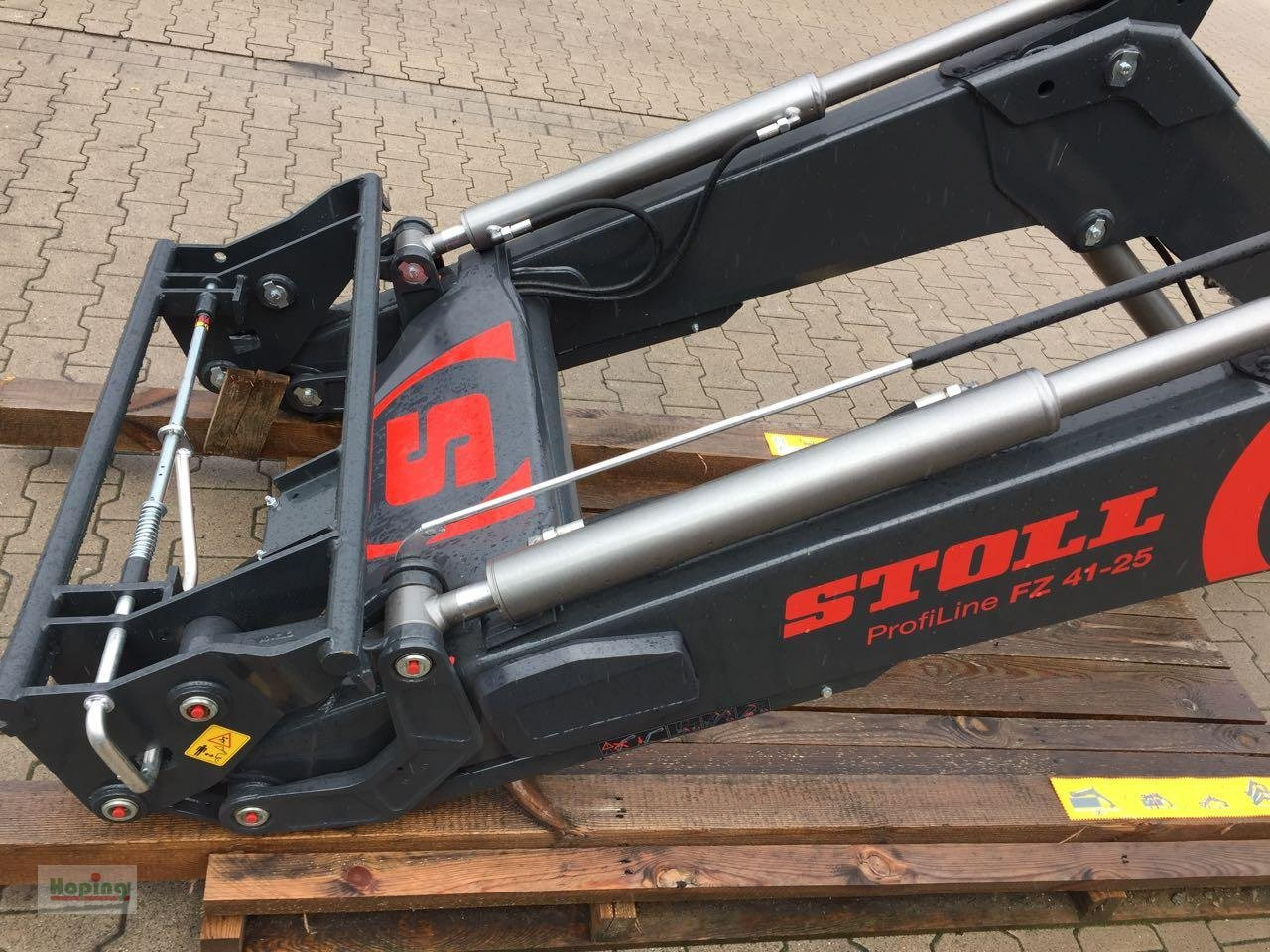 Stoll FZ41-25 - Chargeur frontal pour tracteur: photos 5 Stoll FZ41-25 - Chargeur frontal pour tracteur: photos 5