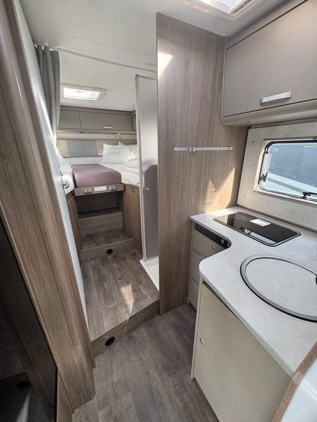 Camping-car profilé CARADO T447 PRO+ , camera, radio, awning, bike holder, LPG, ALU: photos 17