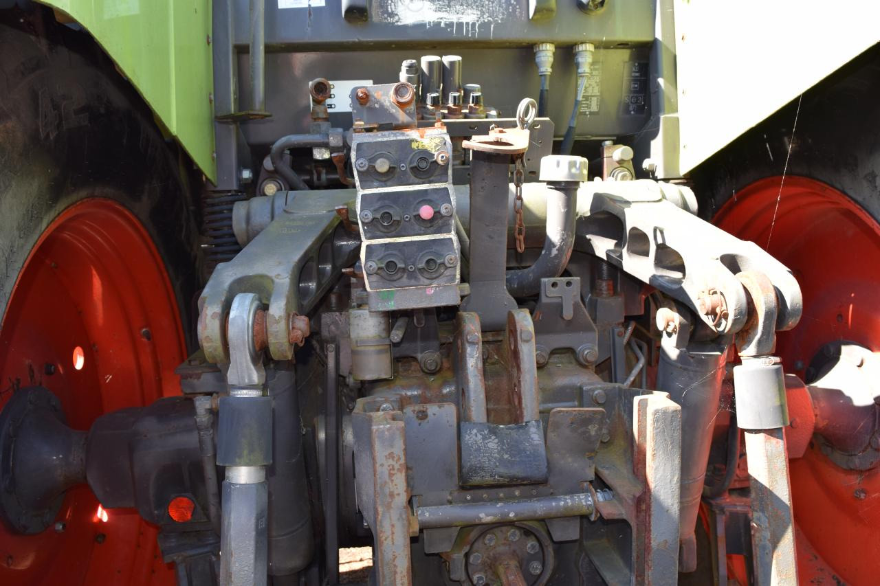 CLAAS Ares 826 RZ - Tracteur agricole: photos 5 CLAAS Ares 826 RZ - Tracteur agricole: photos 5