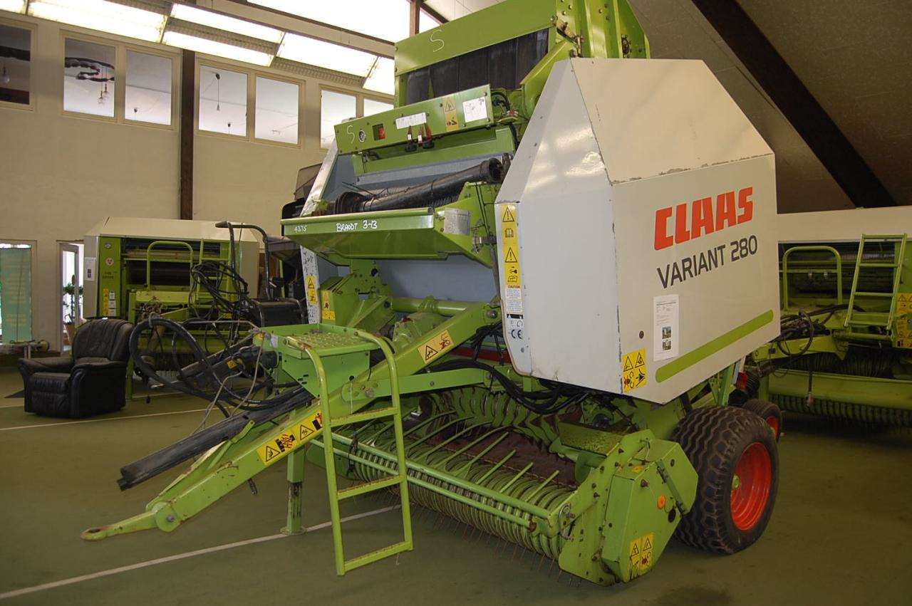 CLAAS Variant 280 - Presse à balles rondes: photos 1 CLAAS Variant 280 - Presse à balles rondes: photos 1