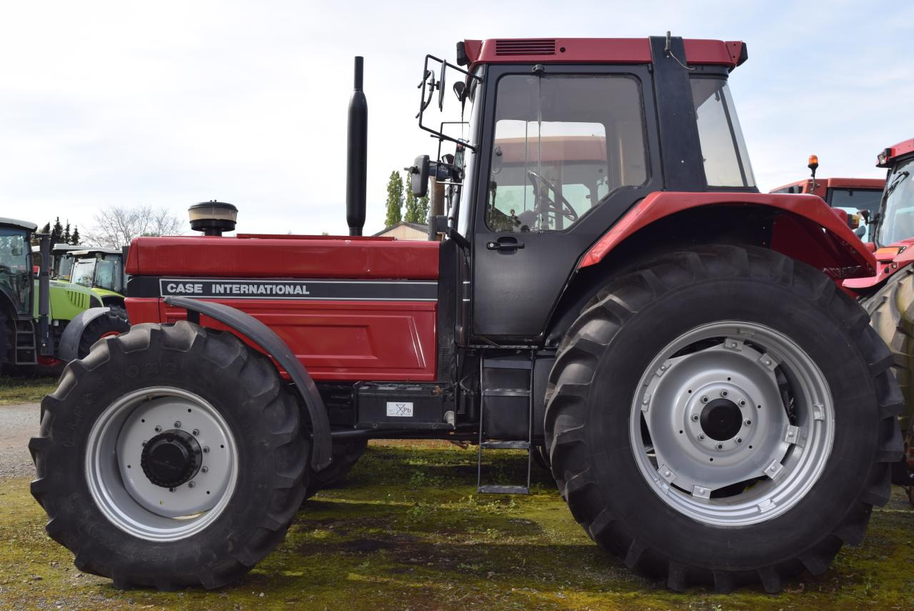Case-IH 1455 XLA - Tracteur agricole: photos 1 Case-IH 1455 XLA - Tracteur agricole: photos 1