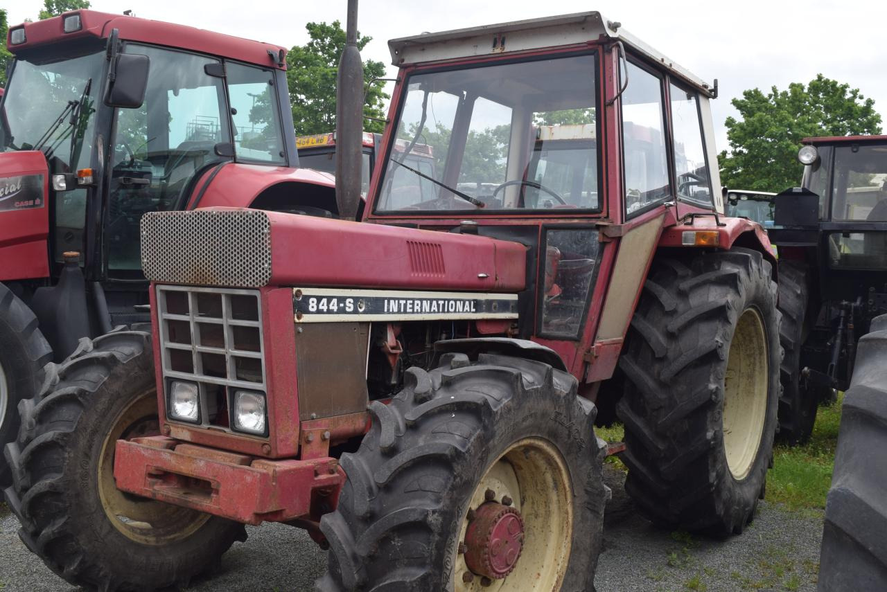 Case-IH 844 A/S - Tracteur agricole: photos 1 Case-IH 844 A/S - Tracteur agricole: photos 1