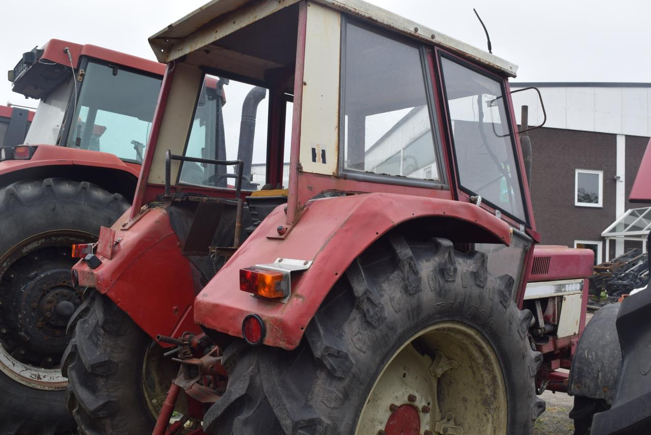 Case-IH 844 A/S - Tracteur agricole: photos 3 Case-IH 844 A/S - Tracteur agricole: photos 3
