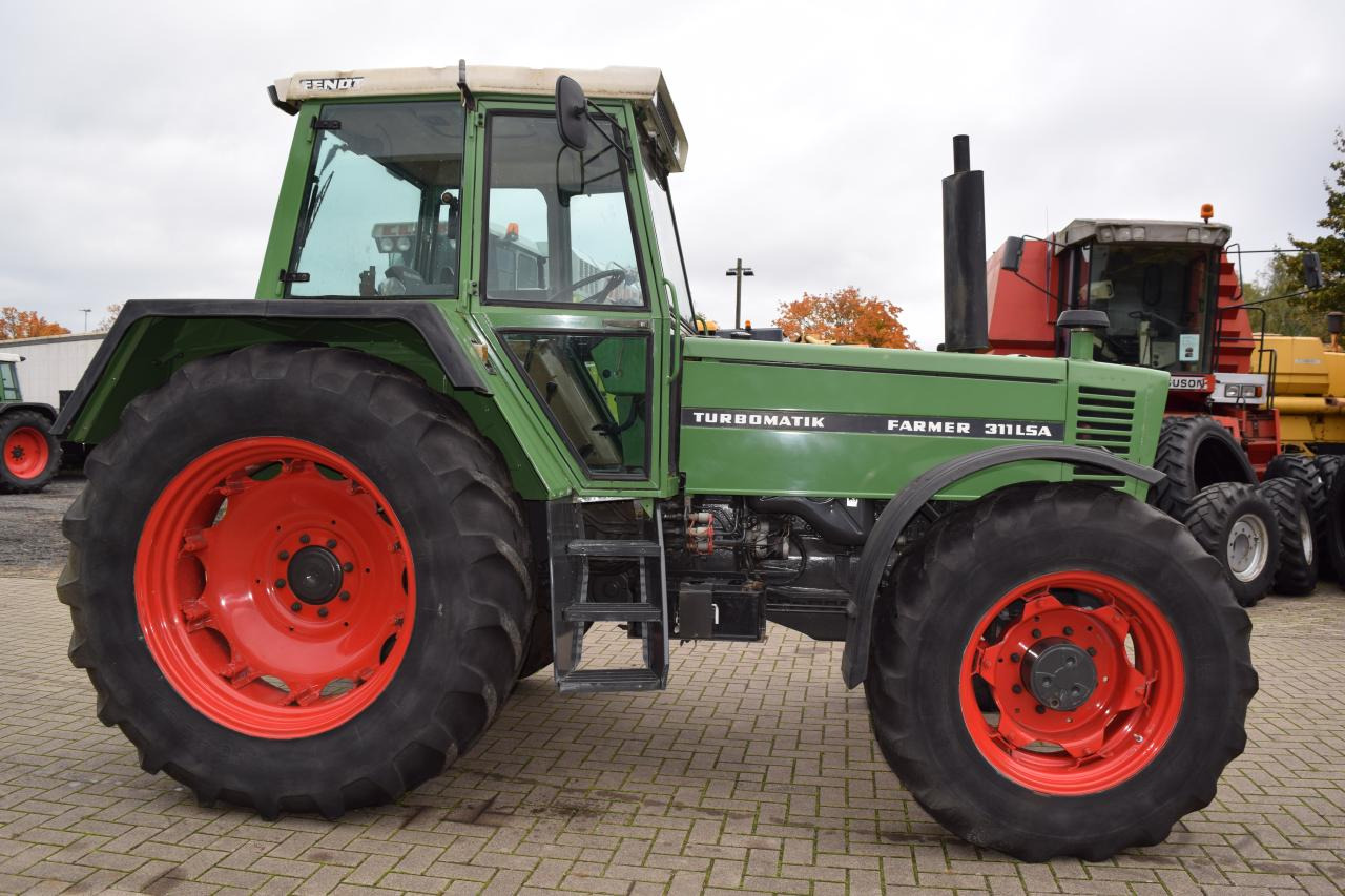 Fendt Farmer 311 LSA - Tracteur agricole: photos 1 Fendt Farmer 311 LSA - Tracteur agricole: photos 1