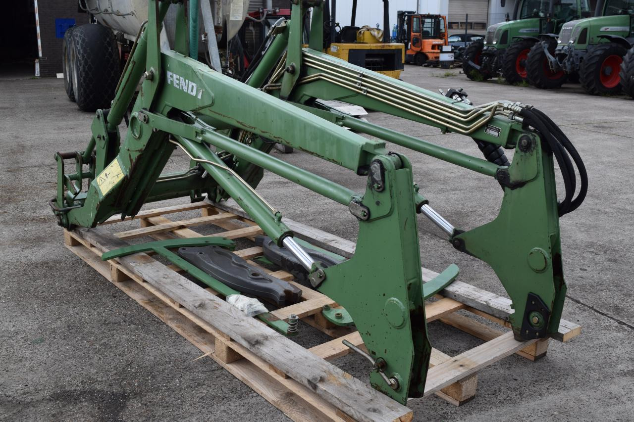Fendt Frontlader für Serie 400 - Chargeur frontal pour tracteur: photos 3 Fendt Frontlader für Serie 400 - Chargeur frontal pour tracteur: photos 3