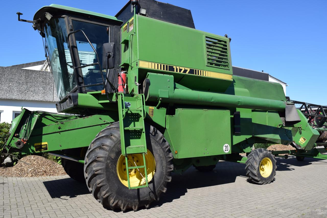 John Deere 1177 - Moissonneuse-batteuse: photos 1 John Deere 1177 - Moissonneuse-batteuse: photos 1