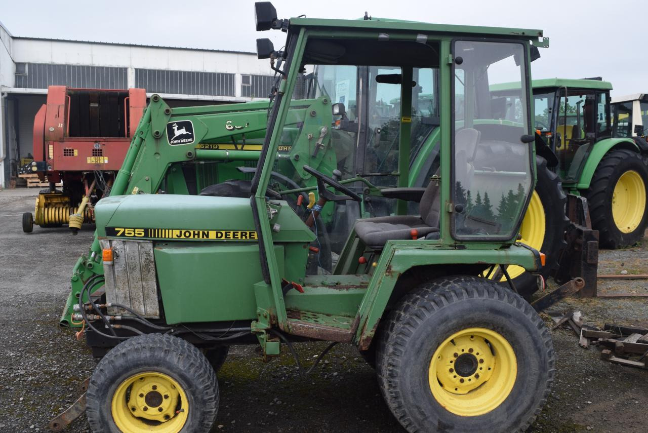 John Deere 755 - Tracteur agricole: photos 1 John Deere 755 - Tracteur agricole: photos 1