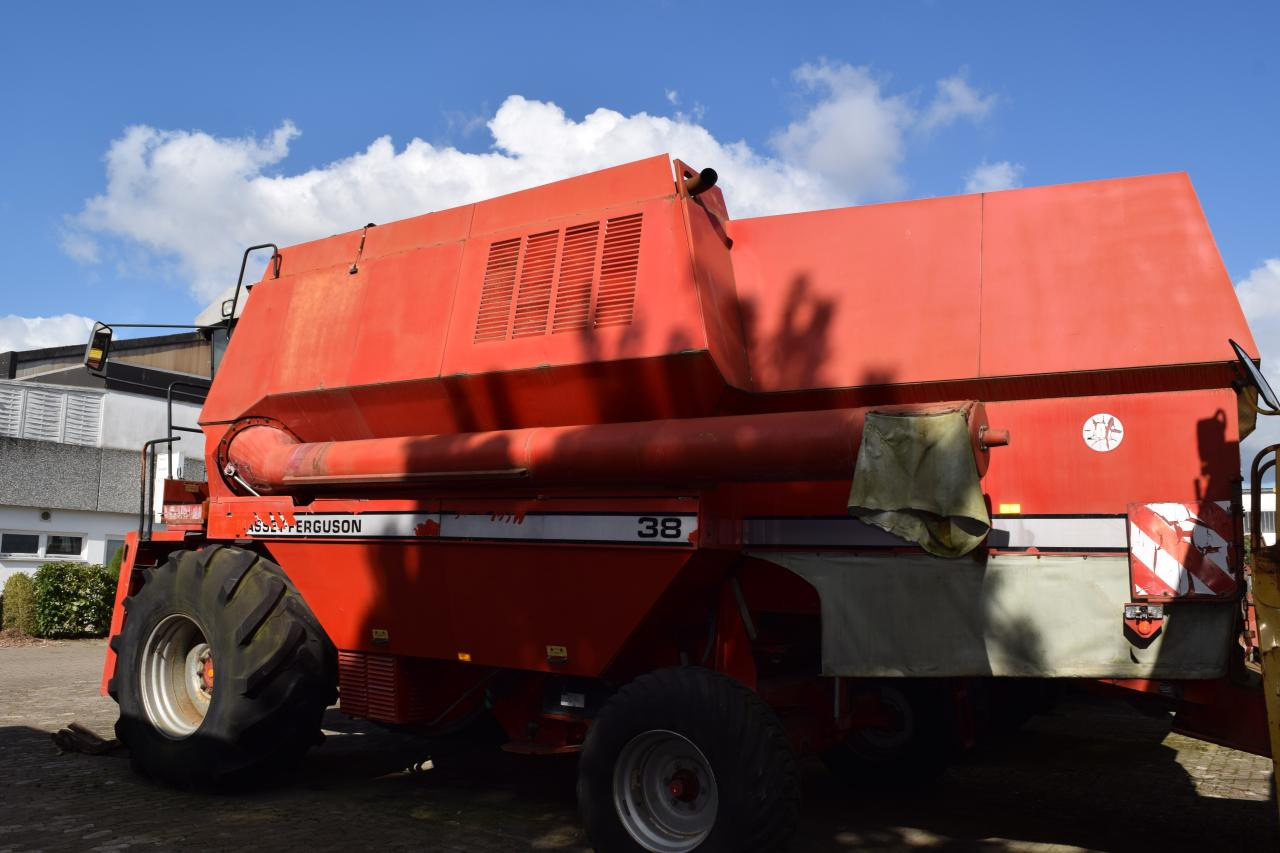 Massey Ferguson MF 38 - Moissonneuse-batteuse: photos 4 Massey Ferguson MF 38 - Moissonneuse-batteuse: photos 4