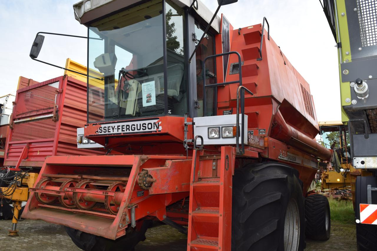 Massey Ferguson MF 38 - Moissonneuse-batteuse: photos 1 Massey Ferguson MF 38 - Moissonneuse-batteuse: photos 1