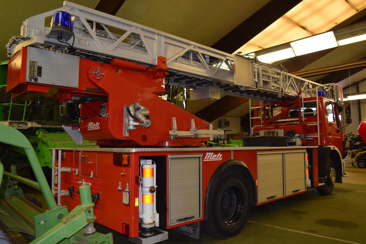 Mercedes-Benz 1422 F 4x2 DLK 23 12 Drehleiter - Camion ampliroll: photos 5 Mercedes-Benz 1422 F 4x2 DLK 23 12 Drehleiter - Camion ampliroll: photos 5