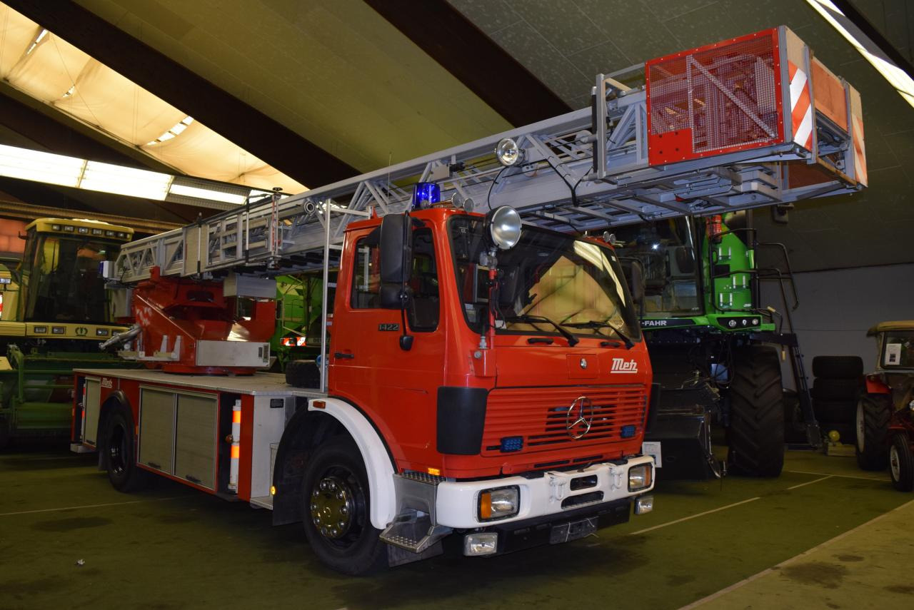 Mercedes-Benz 1422 F 4x2 DLK 23 12 Drehleiter - Camion ampliroll: photos 2 Mercedes-Benz 1422 F 4x2 DLK 23 12 Drehleiter - Camion ampliroll: photos 2