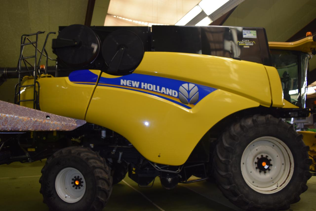New Holland CR 9090 Elevation - Moissonneuse-batteuse: photos 3 New Holland CR 9090 Elevation - Moissonneuse-batteuse: photos 3