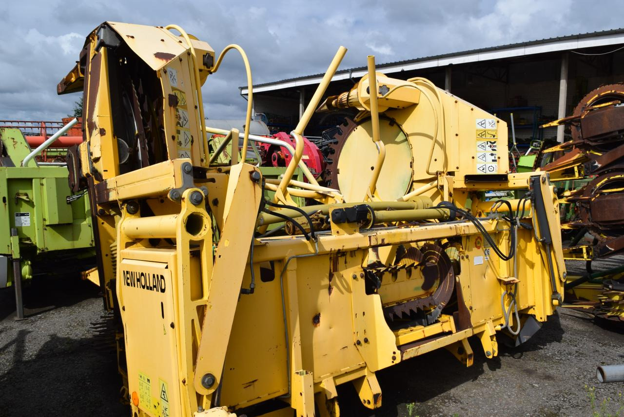 New Holland RI 600 *Maisgebiss* - Cueilleur de maïs: photos 3 New Holland RI 600 *Maisgebiss* - Cueilleur de maïs: photos 3