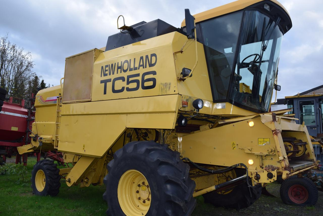 Moissonneuse-batteuse New Holland TC 56