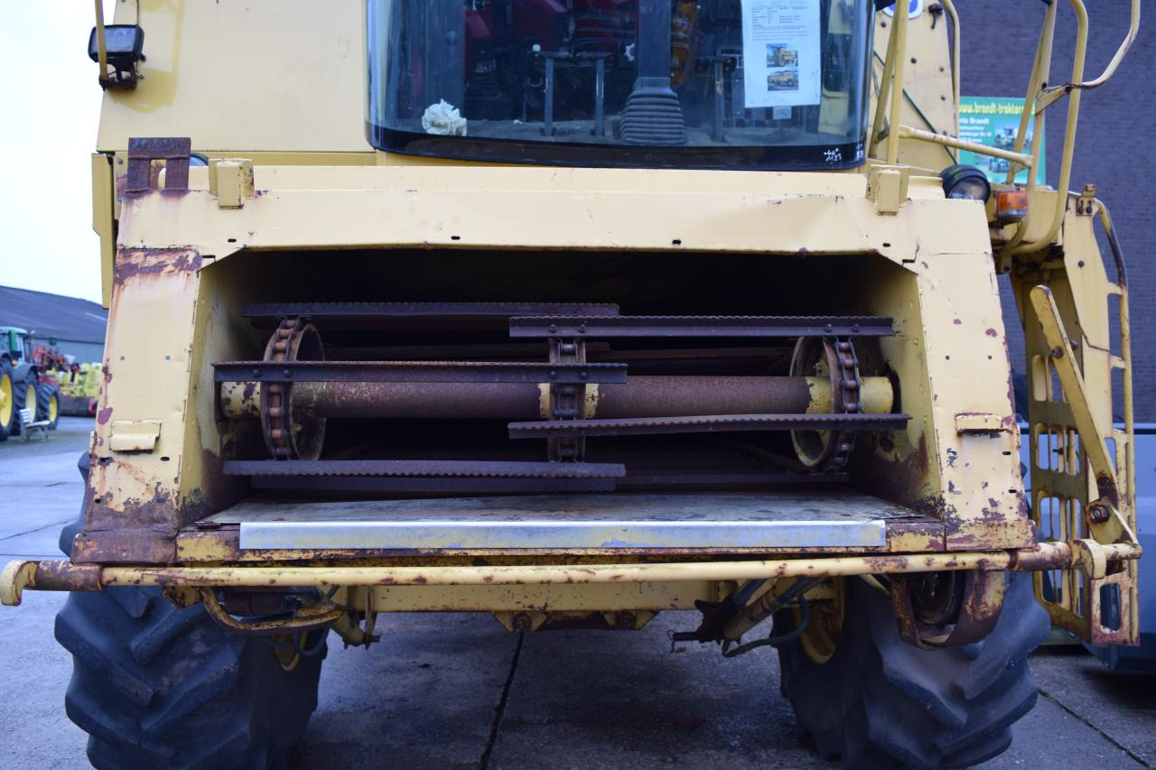 New Holland TC 56 - Moissonneuse-batteuse: photos 5 New Holland TC 56 - Moissonneuse-batteuse: photos 5