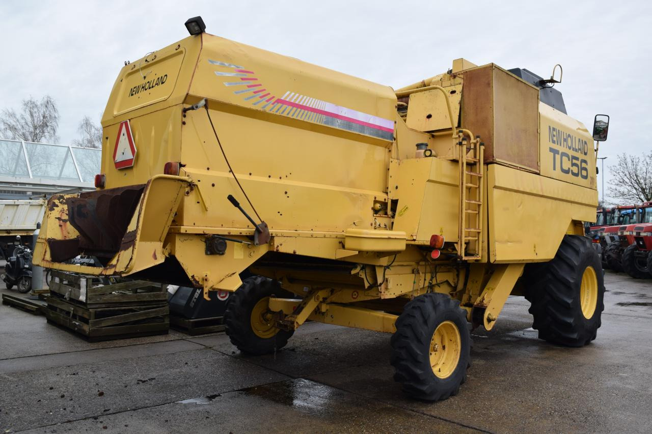 New Holland TC 56 - Moissonneuse-batteuse: photos 4 New Holland TC 56 - Moissonneuse-batteuse: photos 4