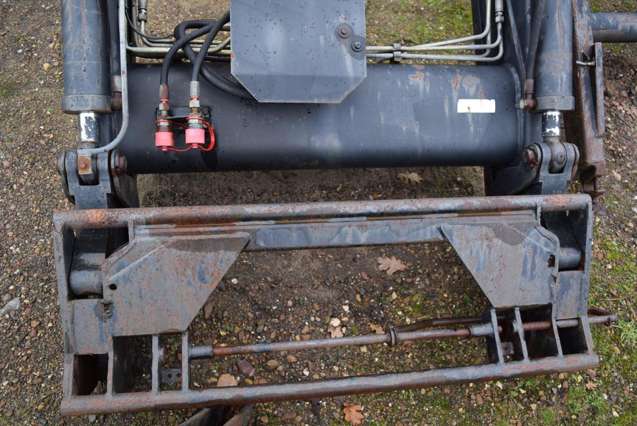 Stoll Robust F71 - Chargeur frontal pour tracteur: photos 2 Stoll Robust F71 - Chargeur frontal pour tracteur: photos 2