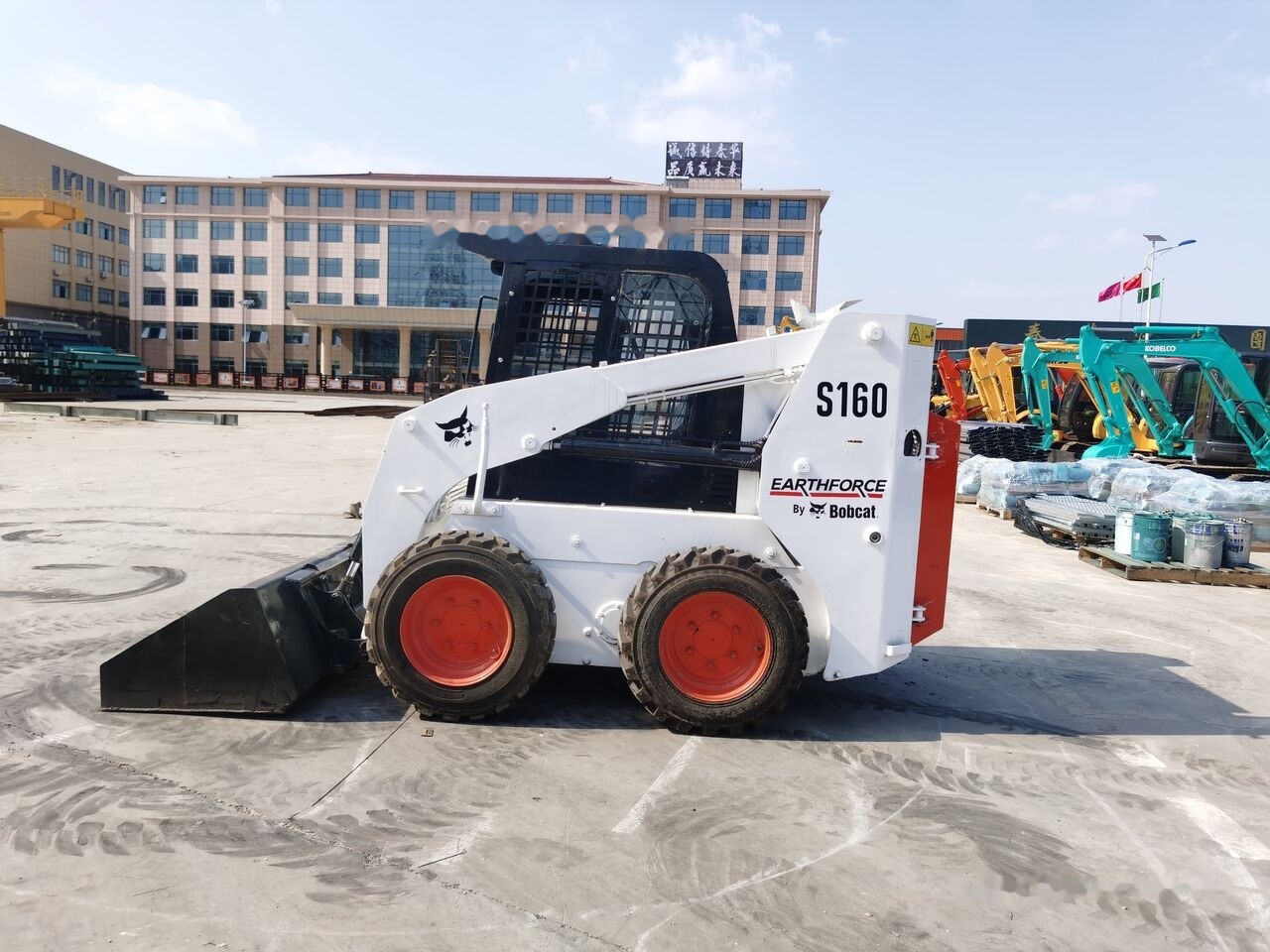 Mini chargeuse Bobcat S160: photos 7