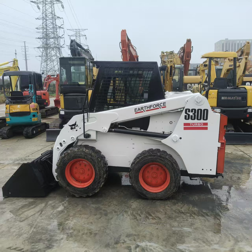 Bobcat S300 - Mini chargeuse: photos 1 Bobcat S300 - Mini chargeuse: photos 1