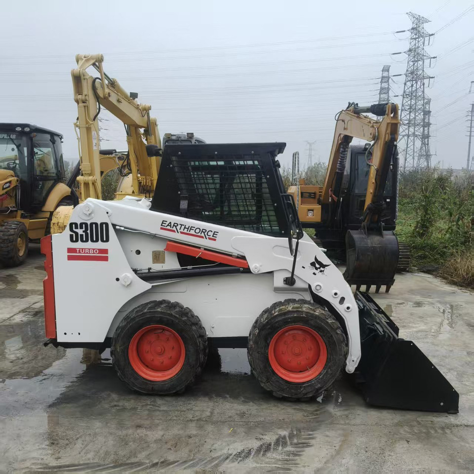 Bobcat S300 - Mini chargeuse: photos 5 Bobcat S300 - Mini chargeuse: photos 5