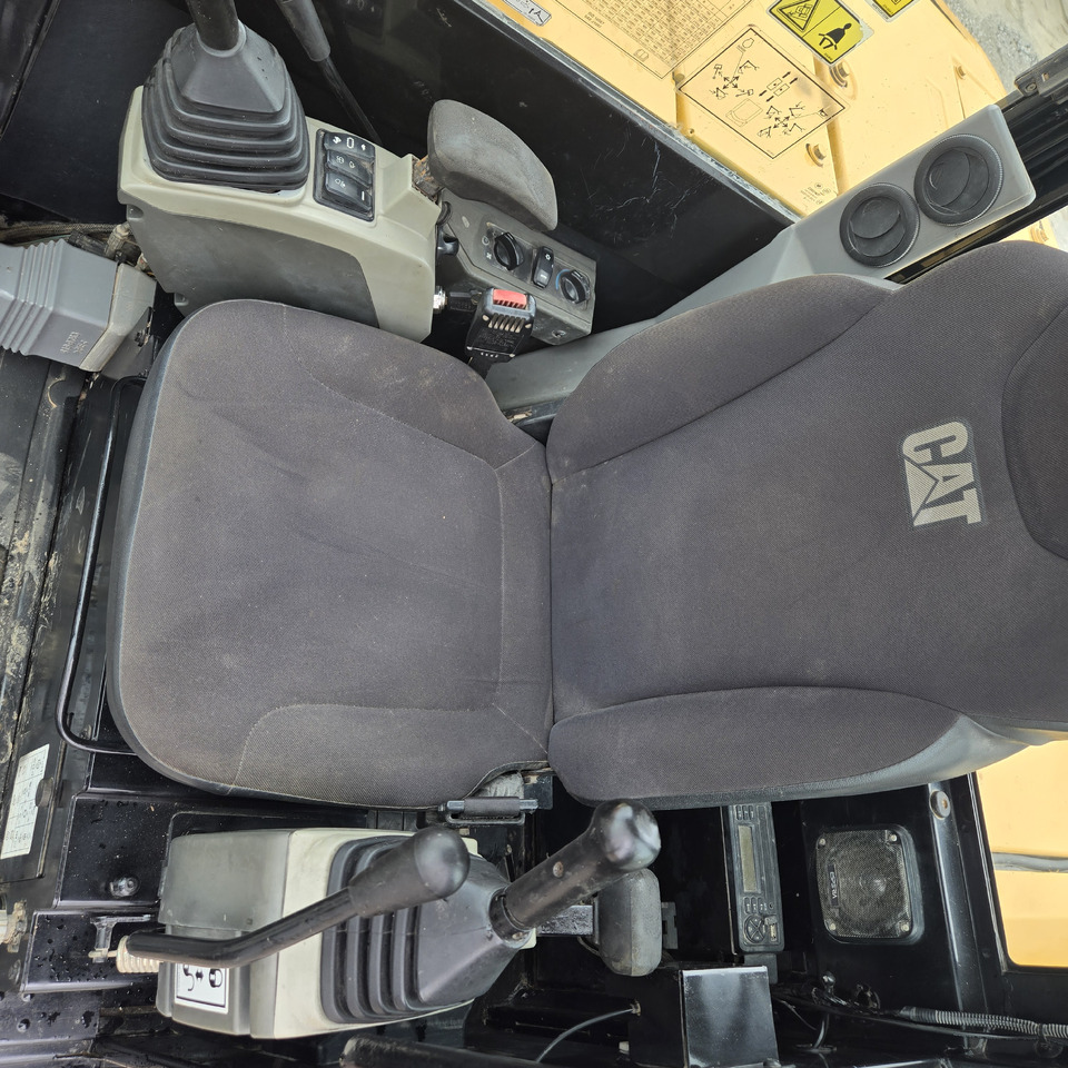 Mini pelle CAT 305.5E2: photos 8 Mini pelle CAT 305.5E2: photos 8