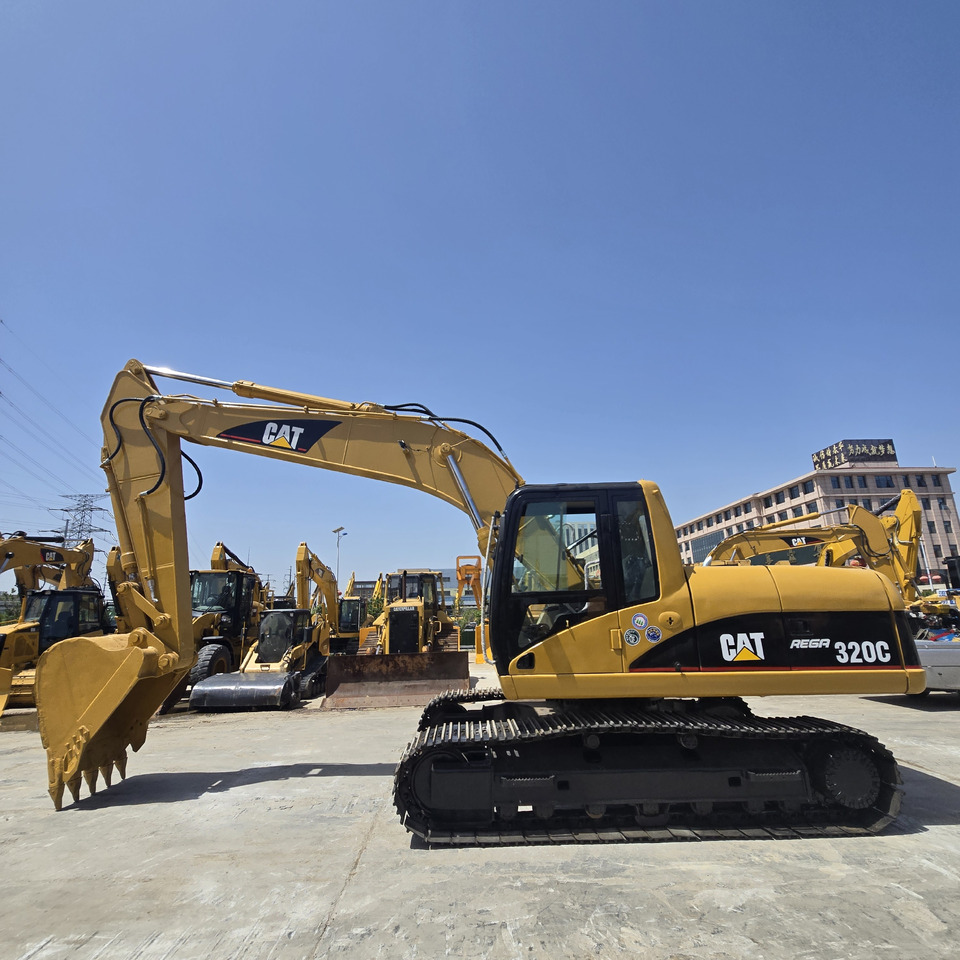 CAT 320C - Pelle sur chenille: photos 1 CAT 320C - Pelle sur chenille: photos 1