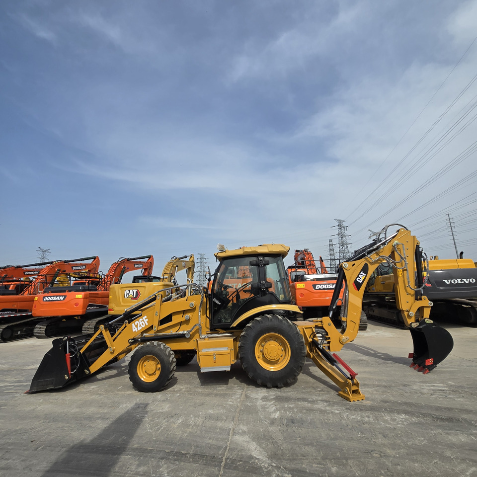 CATERPILLAR 426F - Tractopelle: photos 1 CATERPILLAR 426F - Tractopelle: photos 1