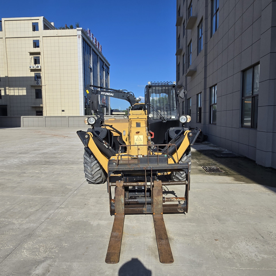 CATERPILLAR TH414 - Nacelle télescopique: photos 4 CATERPILLAR TH414 - Nacelle télescopique: photos 4