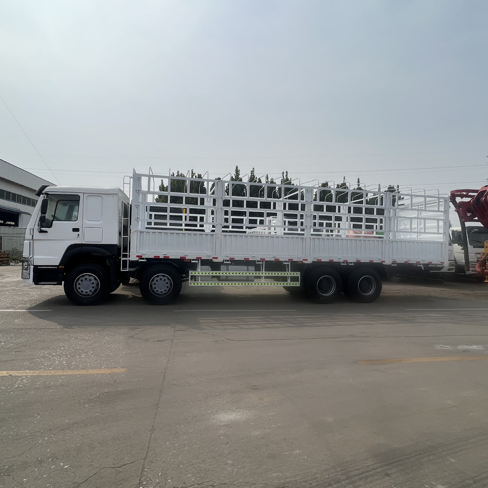 SINOTRUK HOWO 8*4 Fence Truck - Camion: photos 3 SINOTRUK HOWO 8*4 Fence Truck - Camion: photos 3
