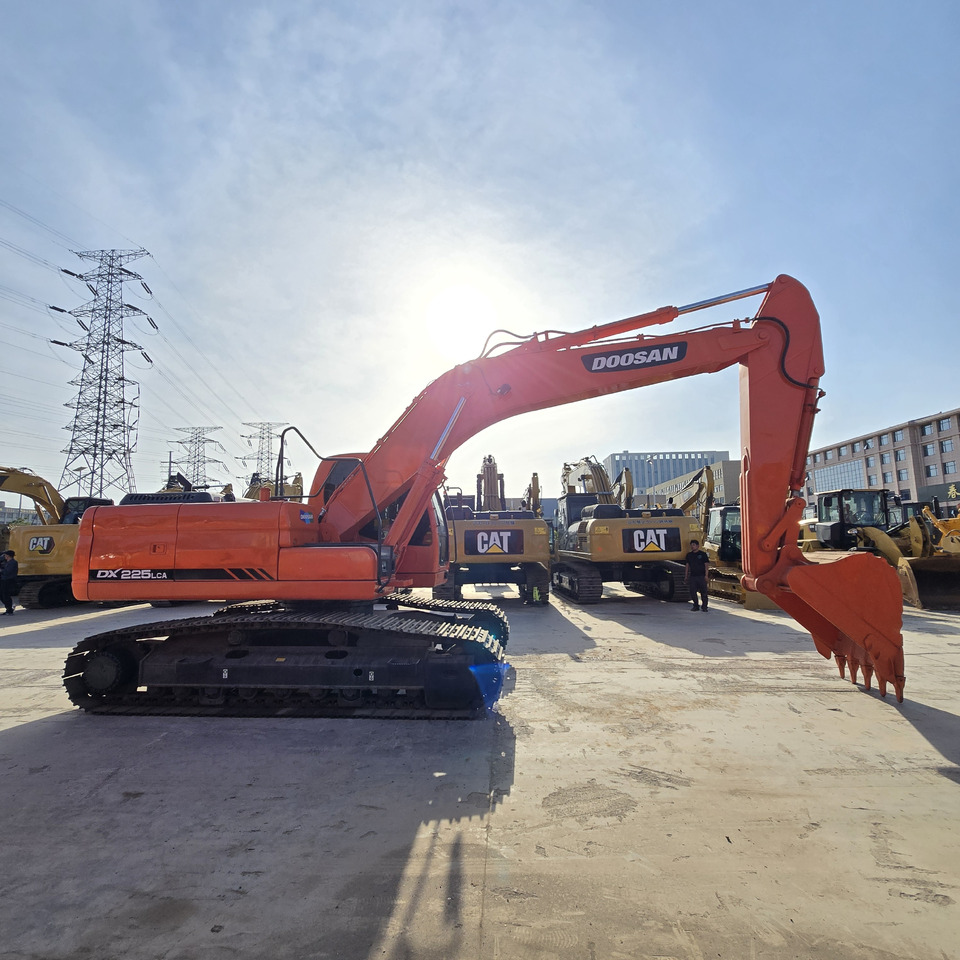 DOOSAN DX225LCA - Pelle sur chenille: photos 2 DOOSAN DX225LCA - Pelle sur chenille: photos 2